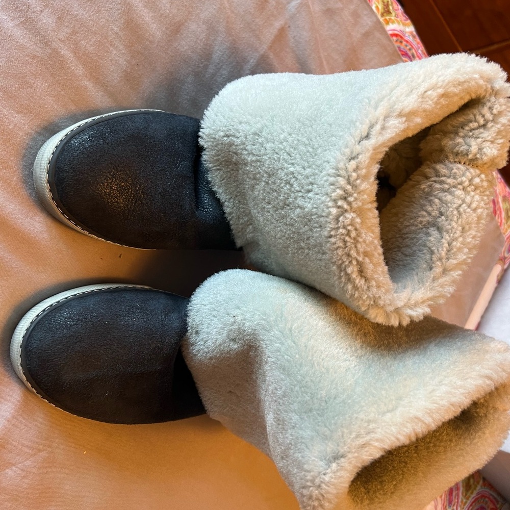 Women's Black and Cream Winter Boots